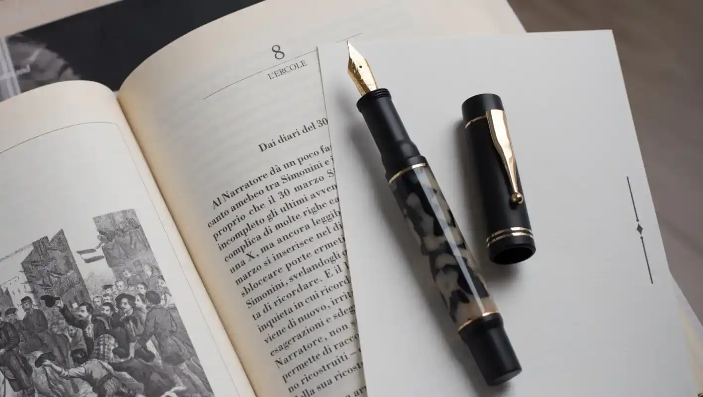 Penna stilografica Gioia su elegante scrivania
