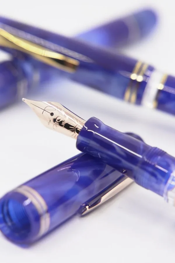 Penna Stilografica Blue Aesthetic Metis: Intelligenza e Stile - immagine 2