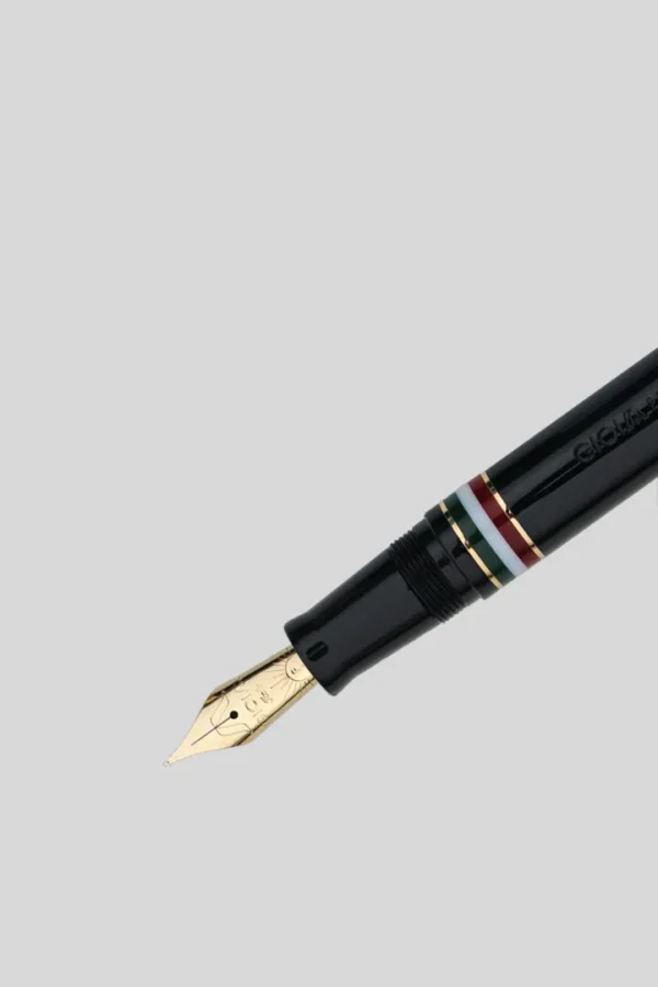 Penna stilografica Black GT: Raffinatezza Classica - immagine 3