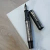 Penna stilografica Black Sand: L'ombra della libertà - immagine 3