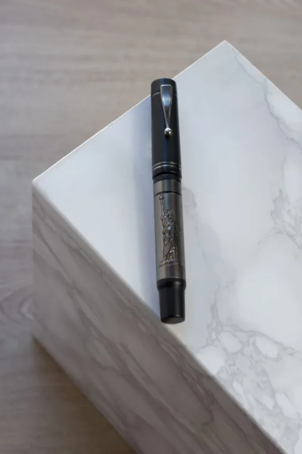 Gioia Liberty Island Black Sand: Vulpen met Vrijheidsbeeld - Afbeelding 5