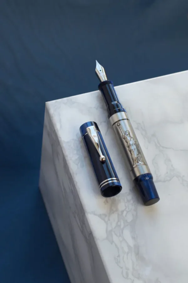Penna stilografica Blu Dipinto: un tatuaggio di libertà - immagine 3