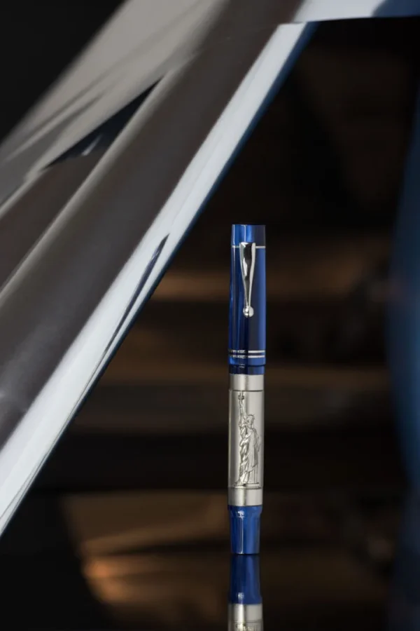 Penna stilografica Blu Dipinto: un tatuaggio di libertà - immagine 4