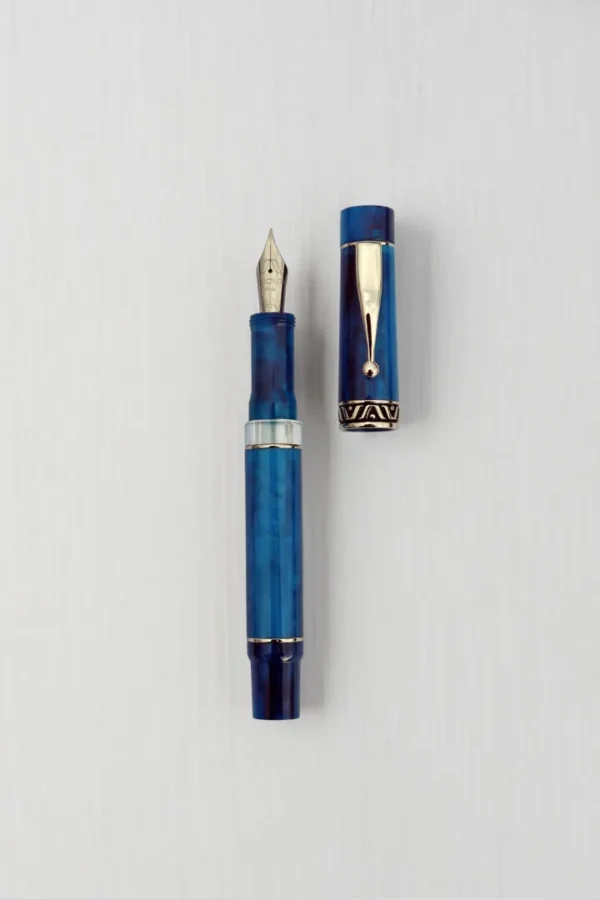 Penna Stilografica Acqua Azzurra Bellavista: Eleganza Italiana