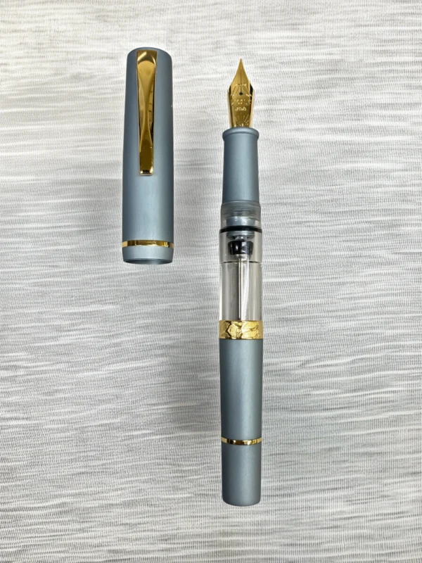 Penna Stilografica Gioia Luminosa Aluminium Grigio Pastello | Oro - immagine 2