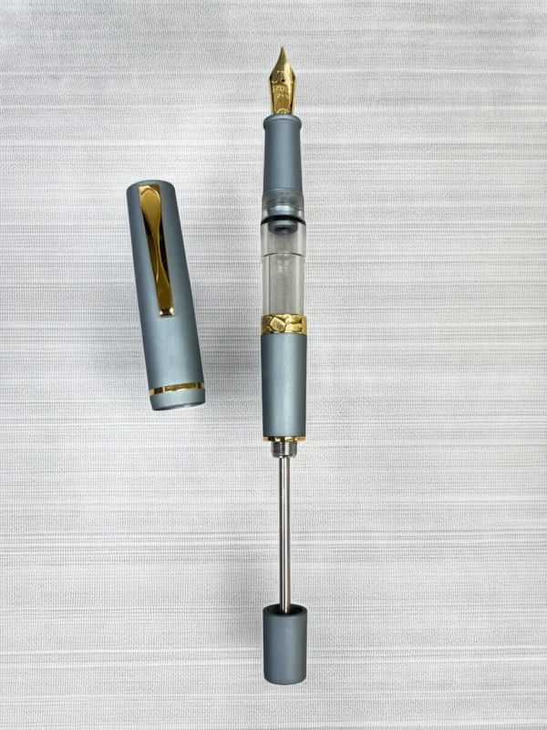 Penna Stilografica Gioia Luminosa Aluminium Grigio Pastello | Oro - immagine 3